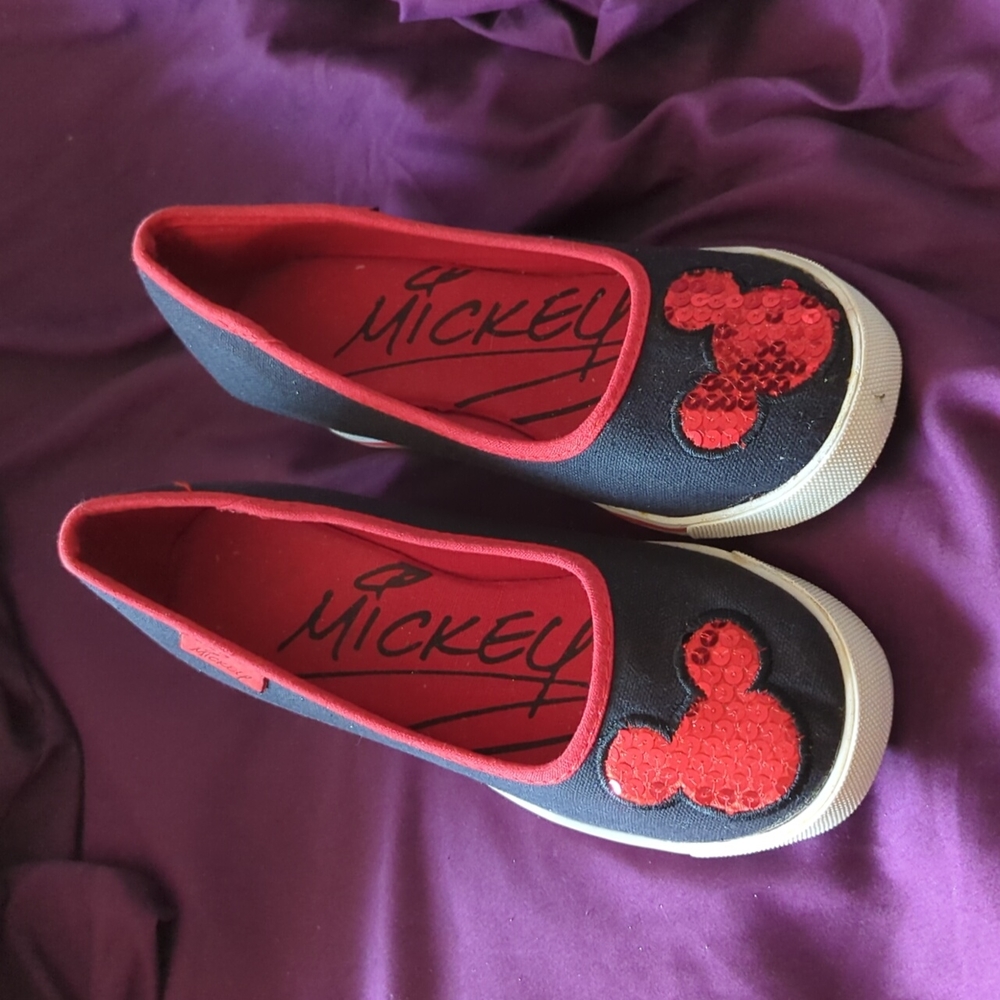 Disney shoes mickey mouse canvas black with red sequins in the shape of mickey